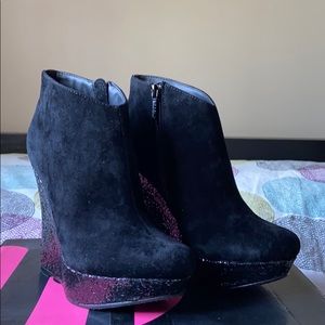 Black sequins wedges